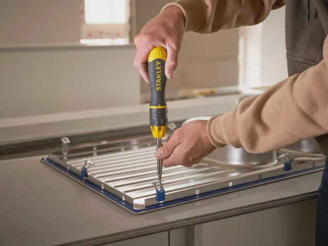 Stanley 0-68-010 Multibit Ratchet Screwdriver with 10 Bits STA068010